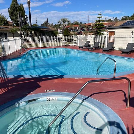 Fallbrook Country Inn ภายนอก รูปภาพ