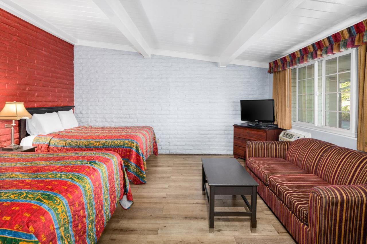 Fallbrook Country Inn ภายนอก รูปภาพ