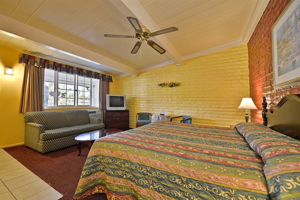 Fallbrook Country Inn ภายนอก รูปภาพ