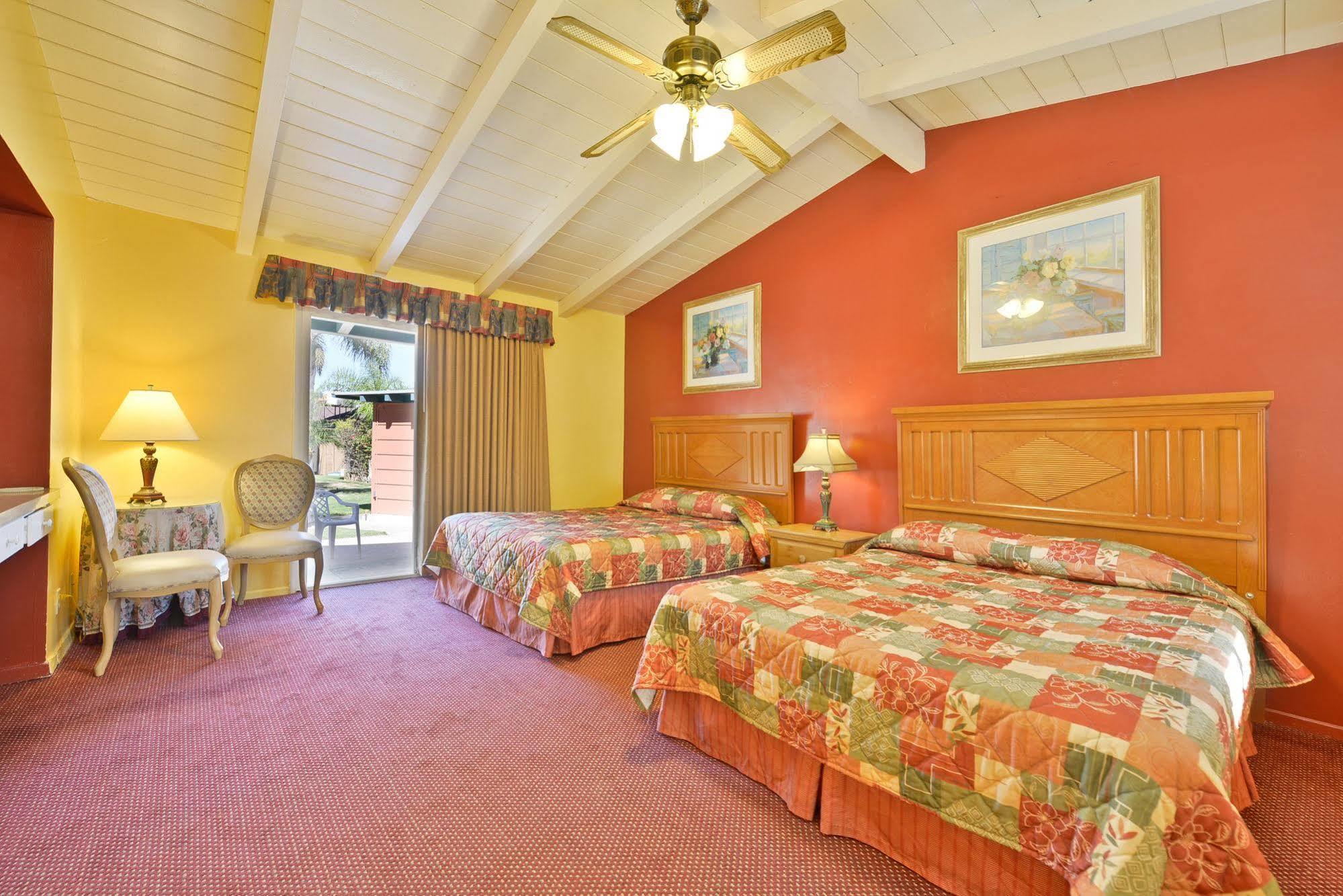 Fallbrook Country Inn ภายนอก รูปภาพ